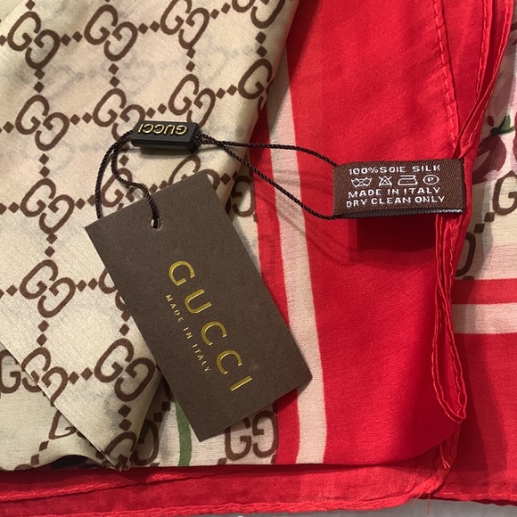 Nwt Gucci PRINT Pashmina 100% SILK - Picture 3 of 7